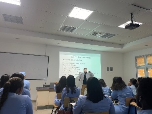 Dr. Jorge Báez impartiendo una actividad académica