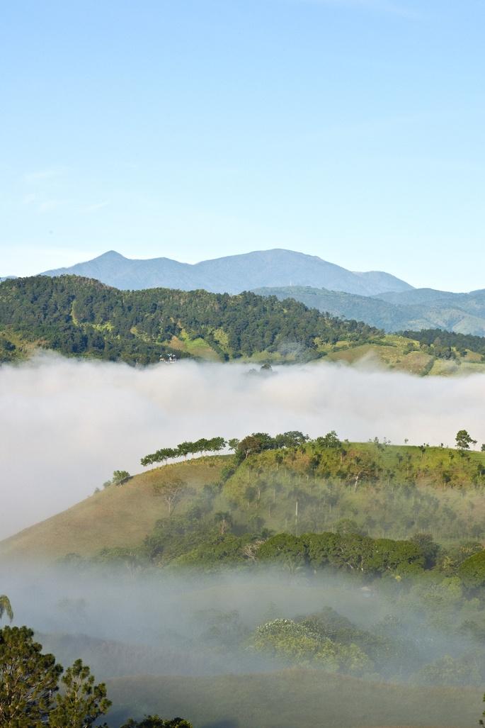 Montañas entre la neblina en Jarabacoa